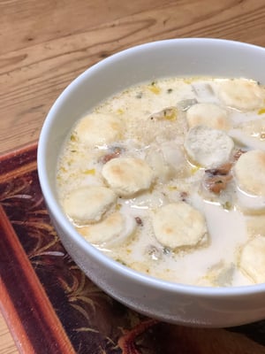 Chowder with oyster crackers