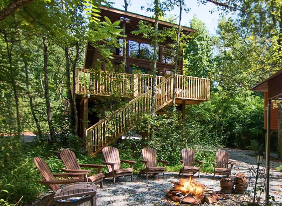 Go glamping in a treehouse at River's Edge Treehouse Resort
